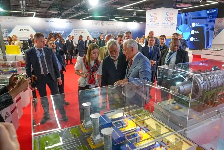 PM Xanana vizita espozisaun iha Sentru Loja Universal Kaza-Tatarstan