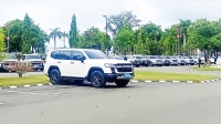 Karreta foun ho marka Toyota Land Cruiser 300 GR Sport, ne’ebé Ministra Saude, Elia dos Reis Amaral, hahú uza bainhira partisipa iha reuniaun Konsellu Ministru, iha Palasiu Governu, Kuarta (07/01). FOTO: INDEPENDENTE/Graça de Carvalho.