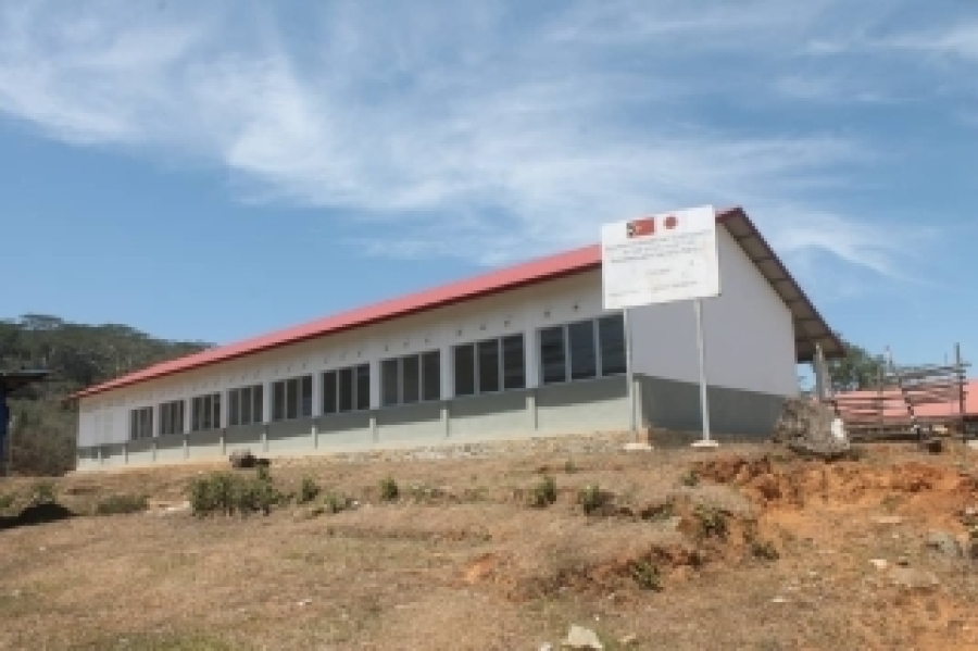 Embaixadór Japaun inaugura edifisíu Eskola EBF Cocoa