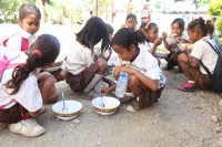 Estudante sira konsome hela hahan husi programa merenda eskolar