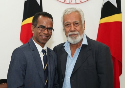 Hafoin aprezenta rezultadu diagnostiku, Prezidente Komisaun Funsaun Públika Augostinho Leténcio de Deus foto hamutuk ho Primeiru Ministru Kay-Rala Xanana Gusmão, iha Palasiu Governu, Dili, (25/06/24). Foto:INDEPENDENTE