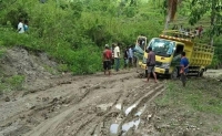 Dalan ne&#039;ebe at difikulta tebes movimentu transporte sira. Foto: Dok/INDEPENDENTE.