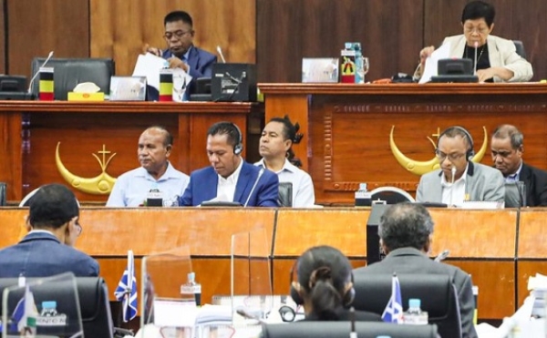 Vise Ministru Comersiu no Industria, Augusto Junior Trindade, hatan preokupasaun sira husi bankada opozisaun kona-ba implementasaun subsídiu intervensaun temporária ba estabilizasaun presu foos iha merkadu, PN, segunda (06/11). Foto:INDEPENDENTE.