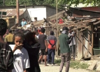 Sekretária Estadu Asuntu Toponímia Organizasaun no Urbana (SEATOU) sobu tan komunidade nia baraka hamutuk 78 iha eis merkadu Bekora. (22/05/24). Foto:INDEPENDENTE.