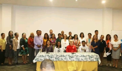 SEI foto Hamutuk ho Reprezentante UNFPA, Sosiedade Sivil no liñas Ministeriais ne&#039;ebé Servisu ba VBJ hafoin remata Workshop iha Otél Timor Kolmera. Foto Gabinete SEI