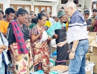 Prezidente Repúblika, José Ramos Horta, apoiu nesésidade báziku ba komunidade ho kapasidade natoon no ema ho nesésidade espesiál, iha Postu Administrativu Suai Villa, Munisípiu Kovalima, Kuarta (26/03). FOTO: INDEPENDENTE/Cristina Ximenes 