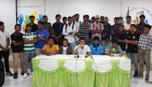 Kandidatu Ajente PNTL Foun Tinan 2025 halao protestu tanba la satisfas ho rezultadu teste ne'ebe Sekretariadu Rekrutamentu PNTL fo sai iha loron 3 fulan-Fevereiru tinan 2026 ne'e. Foto:IDTV