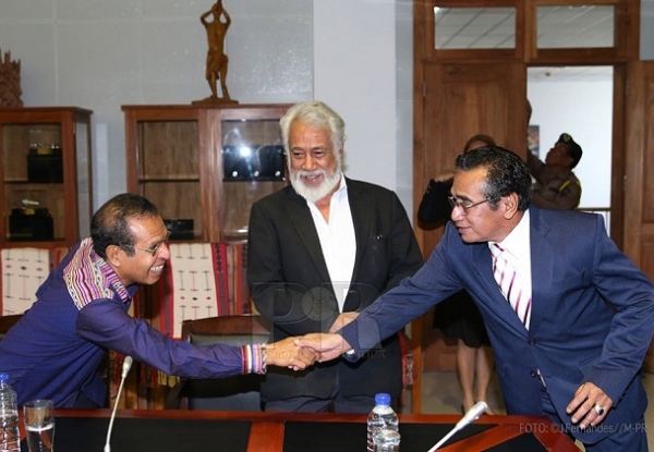 Presidente Lu OLo ho Taur Matan Ruak komprementa malu hetan sasin husi Xanana Gusmao. Foto INDEPENDENTE