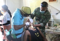 Komandu FALINTIL-Forsa Defeza Timor-Leste (F-FDTL) liu-husi Diresaun Saúde Militár (DSM) hamutuk ho Hospital Referál Baucau, Sentru Saúde Vetenarus David Alex Daitula, Hospital Rejionál Eduardo Ximenes (HOREX), Serbisu Munisipál Saúde (SMS) Baucau no Marie Stopes kontinua fó asisténsia saúde espesializa ba komunidade Suku Namanei, Postu Administrativu Quelicai Antigu, Munisípiu Baucau. Foto;Media F-FDTL.