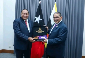 Ministru Negósiu Estrajeiru no Kooperasaun, Bendito dos Santos Freitas ho Ministru Negósiu Estranjeiru II Brunei Darussalam, Erywan bin Pehin Yusof. FOTO: Media MNEK.