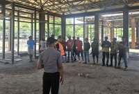 Ekipa konjunta ne’ebe envolve Diresaun Jerál Servisu Migrasaun no Inspesaun Jeral Trabalho (IGT), halo inspesaun konjunta no konsege identifika sidadaun estranjeiru nain 6 tanba utiliza vistu turista hodi halao atividade profisionál la ho autorizasaun iha Rejiaun Administrativa Espesial Oe-Cusse Ambeno (RAEOA).Foto: Servisu Relasaun Publika.