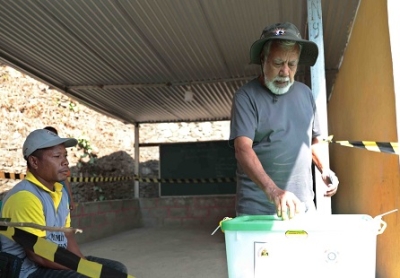 Primeiriu Ministru, Kay Rala Xanana Gusmão ezerse ona ninia direitu votu ba eleisaun segunda volta iha Aldeia Lakoto, Suku Balibar, Dili, (13/11/23). Foto:Media GPM.