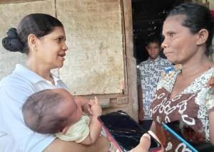 Kandidata Izabela konvense hela inan-oan kbit lae, iha nia fatin, Munisipiu Lautem. Foto Independente