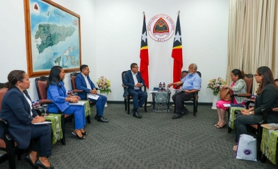 Sekretáriu Jerál G7+, Helder da Costa ho Ekipa Hasoru malu ho PM Xanana, iha Palasiu Governu, Dili, (16/07/24). Foto:Media GPM.