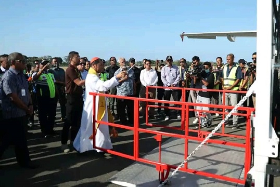 Dom Virgilio fó Bensaun ona fasilidade hodi simu Papa Francisco iha Aeroporto Comoro