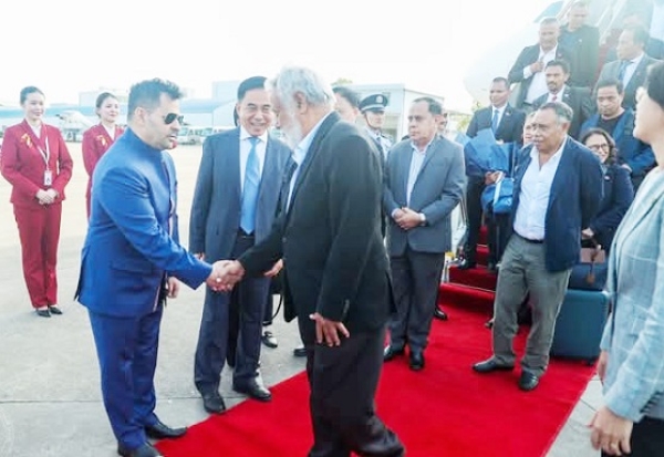 Primeiru Ministru, Kay Rala Xanana Gusmão ho delegasaun tuun iha aeroportu internasional Huanghua Changsha, Provinsia Hunan, Republika Popular Xina, ne’ebé simu direta husi Governadór Provínsia Hunan, Mao Weiming, Domingu (13/04). FOTO: media GPM.