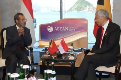 Enkontru bilateral entre Primeiru-Ministru (PM), Taur Matan Ruak iha ho Primeiru-Ministru Singapura, Lee Hseing Loong deskute kona ba roteiru Adezaun Timor-Leste (TL) ba ASEAN importante no Singapura prontu apoia. Foto:Media Gabineti PM.