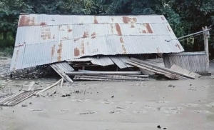 Komunidade nia Uma hetan esragus husi dezastres naturiais iha Postu Administrativu Alas Munispiu Manufahi. Foto Media APS