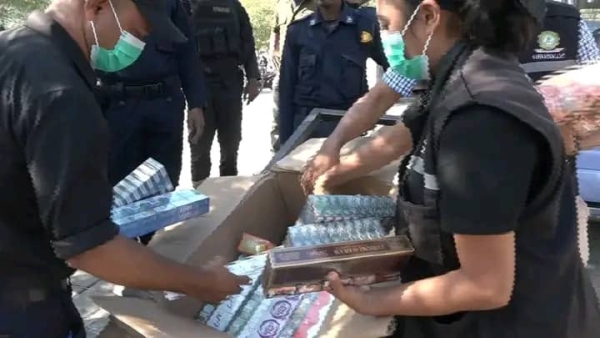 Autoriedade Inspensaun no Fiskalizasaun ba Atividade Ekonómika Sanitária no Alimentár, Institutu Públiku (AIFAESA, IP) hala'o kontrolu ba tabaku ilisitiu ne'ebé fa'an iha kapital Dili. Foto:INDEPENDENTE/Ivonia.