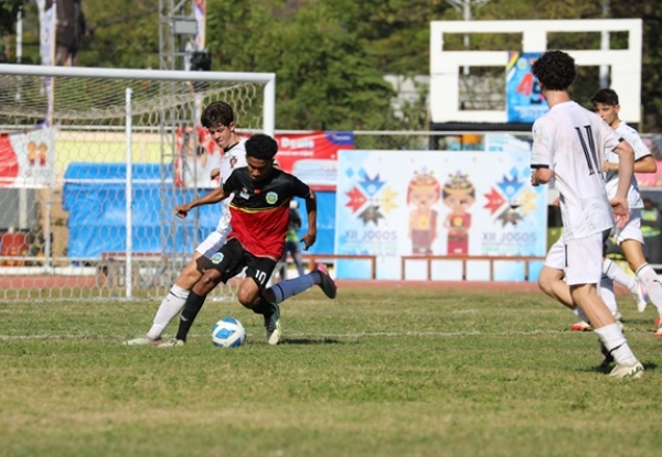 Hada’u malu terseiru lugar ba jogu futeból Comunidade dos Países de Língua Portuguesa (CPLP) dala-XII, jigante Selesaun Portugal sub-16 halakon Selesaun Timor-Leste sub-16 iha faze drama penalidade, tanba tempu normál impata ho score 1-1. Sabado (26/07/25). Foto:INDEPENDENTE/Efraim.
