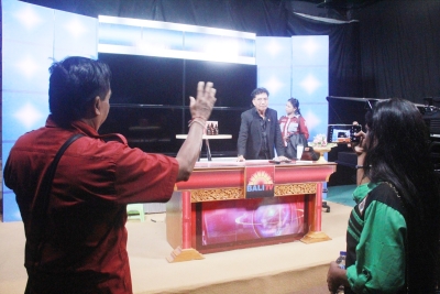 Sekretáriu Estadu Komunikasaun Sosiál, Expedito Loro Dias Ximenes, ho reprezentante instituisaun media 10 iha Timor-Leste hala’o vizita ba Bali TV, Denpasar, Kinta (15/01). FOTO: INDEPENDENTE/Jorgino dos Santos.