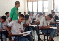 Loron dahuluk Estudante ESJ 04 Setembru UNAMET Balide, tuir Ezame Nasionál. (16/10). Foto:INDEPENDENTE/Martina.