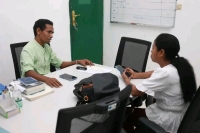 Diretór Ezekutivu FONGTIL, Inocêncio de Jesus Xavier entrevista husi Jornalista INDEPENDENTE, Cristina Ximenes, iha Kaikoli. FOTO: Sekretariadu FONGTIL