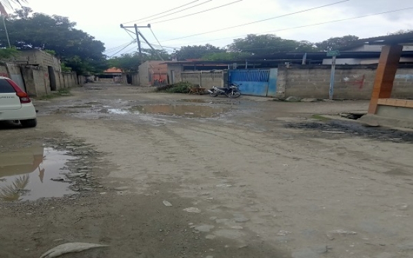 Estrada iha Suku Fatuhada ne'ebe Governu atu halo alargamentu. Foto:INDEPENDENTE