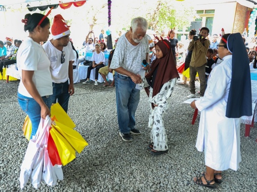 PM Xanana Fahe Prezente Natal bá Orfanatu no EhD iha Kapital Dili