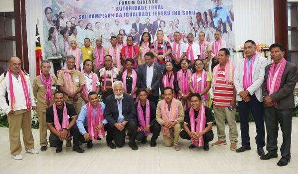 Xefe Governu Kay Rala Xanana Foto hamutuk ho Xefe Suku sira no Sekretaria Estadu Igualdade no mos SEATOU Germano Santa Brites, iha Salaun MAHOKA, OSINDO, Dili, Kinta (18/07/24). Foto:Media Gabinete SEI.