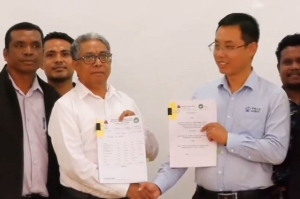  Ministru Agrikultura Pekuaria Peskas no Florestas asina akordu  ho Kompañia CCECC kona ba Konstrusaun Projetu Eskema Irigasaun Sahen iha Munisipiu Manatutu ho Manufahi. Foto:INDEPENDENTE