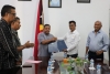Governu liu husi Gabinete Apoiu Sosiedade Sivil (GASC), ne&#039;ebe reprezenta husi Vise-Primeiru Ministru, Ministru Koordenadór Asuntus Sosiais no Ministru Dezenvolvimentu Rurál no Abitasaun Komunitária, (VPM-MKAS-MDRAK), Mariano Assanami Lopes asina akordu ho Amu Paroku São Lospalos hodi apoiu finanseiru ba konstrusaun igreja. Foto: Media Gabinete GASC.