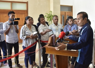 Jornalista timor-oan halo intrevista PM Taur Matan Ruak, iha Palacio Presidensial, Aitarak Laran, Dili. Foto Gabinete PM.