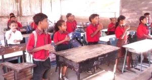 Estudante sira husi Eskola Bazika Central Sergio Vieira de Melo, Bekora, Dili, (19/06/24). Foto:INDEPENDENTE.