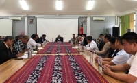 Delegasaun husi Xina hasoru malu ho Ministru Agrikultura Pekuaria Peskas no Floresta, Marcus da Crus, iha Salaun Uma-Adat, MAPPF, Komoro, Dili, (17/11). Foto:INDEPENDENTE.) 
