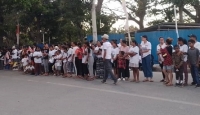 Sarani barak hahú konsentra ona iha Uma Formasaun Postulantes-Novisuadas Irmãs Alma Rua Praia Dos Quequeros Bebonuk, hodi hein Papa Franscico ne&#039;ebé atu vizita fatin refere. (10/09/24). Foto:INDEPENDENTE/Rufino Barreto.