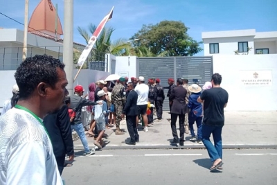 Papa Francisco bolu labarik ki&#039;ik sira tama ba Nusiantura laran, maibe seguransa sira hapara tiha, Tersa (10/09) Foto INDEPENDENTE/Agustino Gama.