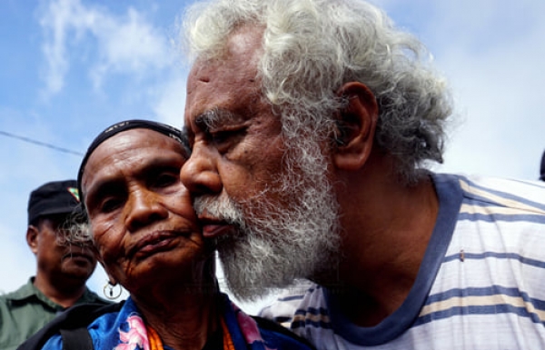 Xanana rein ferik ida bainhira halo vizita ba Suai. Foto Esp.