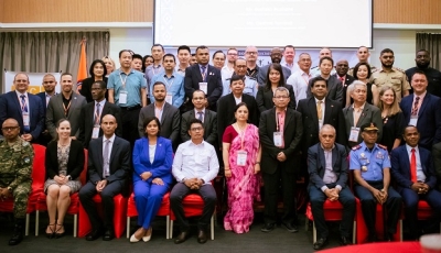 Hafoin partisipa iha semináriu internasional kona ba regional Consultative Group (RCG), iha Suai Room, Timor Plaza, partisipante husi nasaun 15 foto hamutuk ho Vise Primeiru Ministru daruak, Ministru Interior no mós Sekretáriu Estadu Protesaun Sivil. FOTO:Media VPM-MKAS-MDRHK.