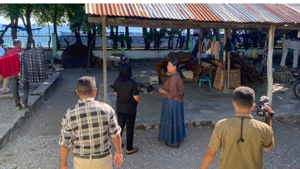 Timor-Leste's Deputy Ombudsman for Human Rights, Maria Marilia da Costa, has visited the Uma Mahon Paz shelter in Oé-Cusse. Photo: PDHJ