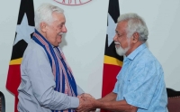 Primeiru-Ministru Kay Rala Xanana Gusmão hasoru malu ho Superior Jerál Jesuitas Timor-Leste Pe. Artur Sousa SJ, iha Palasiu Governu, (02/02/24). Foto:Media GPM.