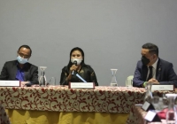 Ministra Solidariedade Sosial no Inkluzaun (MSSI), Armanda Berta ho Diretor Jeral esplika hela kona-ba programa Bolsa da Mae ba Bebe idade 0-6. Foto Independente.