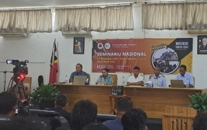 Centru Nasional Chega (CNC) realiza seminariu nasional hodi komemora loron masakre 12 novembru ba dala-34 no loron nasional juventude ba dala-20, ne’ebé hala’o iha loron 12 Novembru tinan ne’e, ho temátiku “Relembra Luta Rezistensia no Valoriza Forsa Juventude Timor-Leste iha Prosesu ba Ukun Rasik-Aan”, iha Salaun Konferensia, CNC Balide, Dli, Tersa ne'e (11/11). Foto:INDEPENDENTE