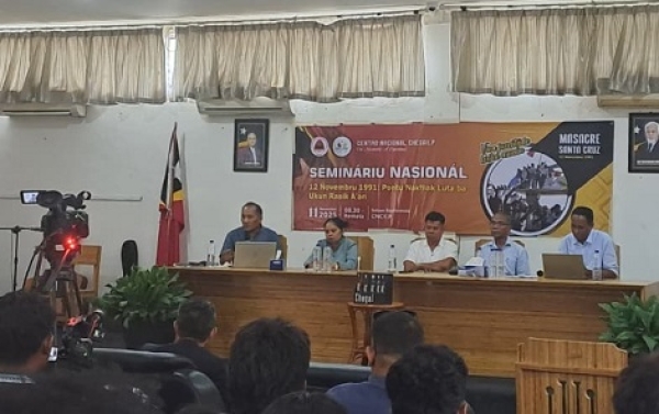 Centru Nasional Chega (CNC) realiza seminariu nasional hodi komemora loron masakre 12 novembru ba dala-34 no loron nasional juventude ba dala-20, ne’ebé hala’o iha loron 12 Novembru tinan ne’e, ho temátiku “Relembra Luta Rezistensia no Valoriza Forsa Juventude Timor-Leste iha Prosesu ba Ukun Rasik-Aan”, iha Salaun Konferensia, CNC Balide, Dli, Tersa ne&#039;e (11/11). Foto:INDEPENDENTE