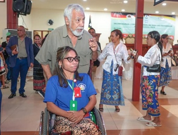 Primeiru-Ministru, Kay Rala Xanana Gusmão husu ba Ministériu Solidariedade Sosiál no Inkluzaun (MSSI) no ministériu relevante no instituisaun estadu sira nian hotu atu halo indentifikasaun di’ak hodi promove ema ho difisiénsia ne’ebé iha talentu ba muzika, arte no seluk tan.Foto:Media GPM.