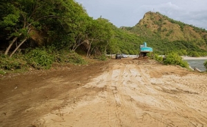 kompaña Bakti Timor Karya (BTK) hahu halo konstrusaun ba estrada husi area Cristu Rei to&#039;o Dolok oan. Foto:Media Gabinete MOP.