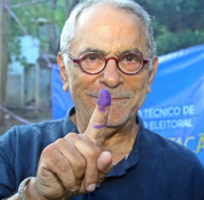 kandidatu Prezidente Republika númeru 1, José Ramos Horta, ezerse nia direitu votu iha eleisaun dahuluk nian. Foto:INDEPENDENTE.