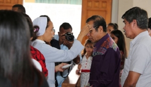 Primeiru Ministru Taur Matan Ruak partisipa misa kuarta feira sinzas iha igreja Bidau. FOTO: GPM