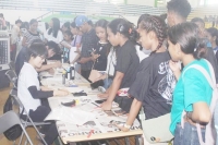 Foin-sa’e no estudante Timor-oan sira hatudu sira-nia entusiazmu hodi partisipa iha festival Japan 2024, ne’ebé organiza husi Embaixada Japaun iha Timor-Leste, iha Jinaziu GMT, Dili, Sabadu (26/10). FOTO: INDEPEPENTE/Agustino Gama.