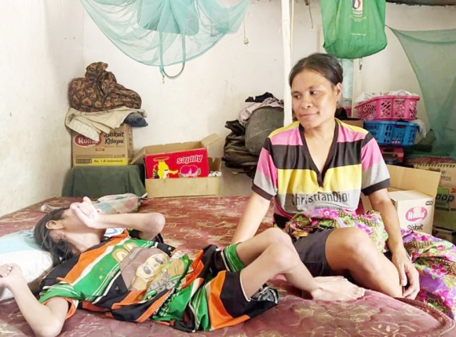 Eviana, anju kiik iha Komoro ne’ebé hein kadeira roda